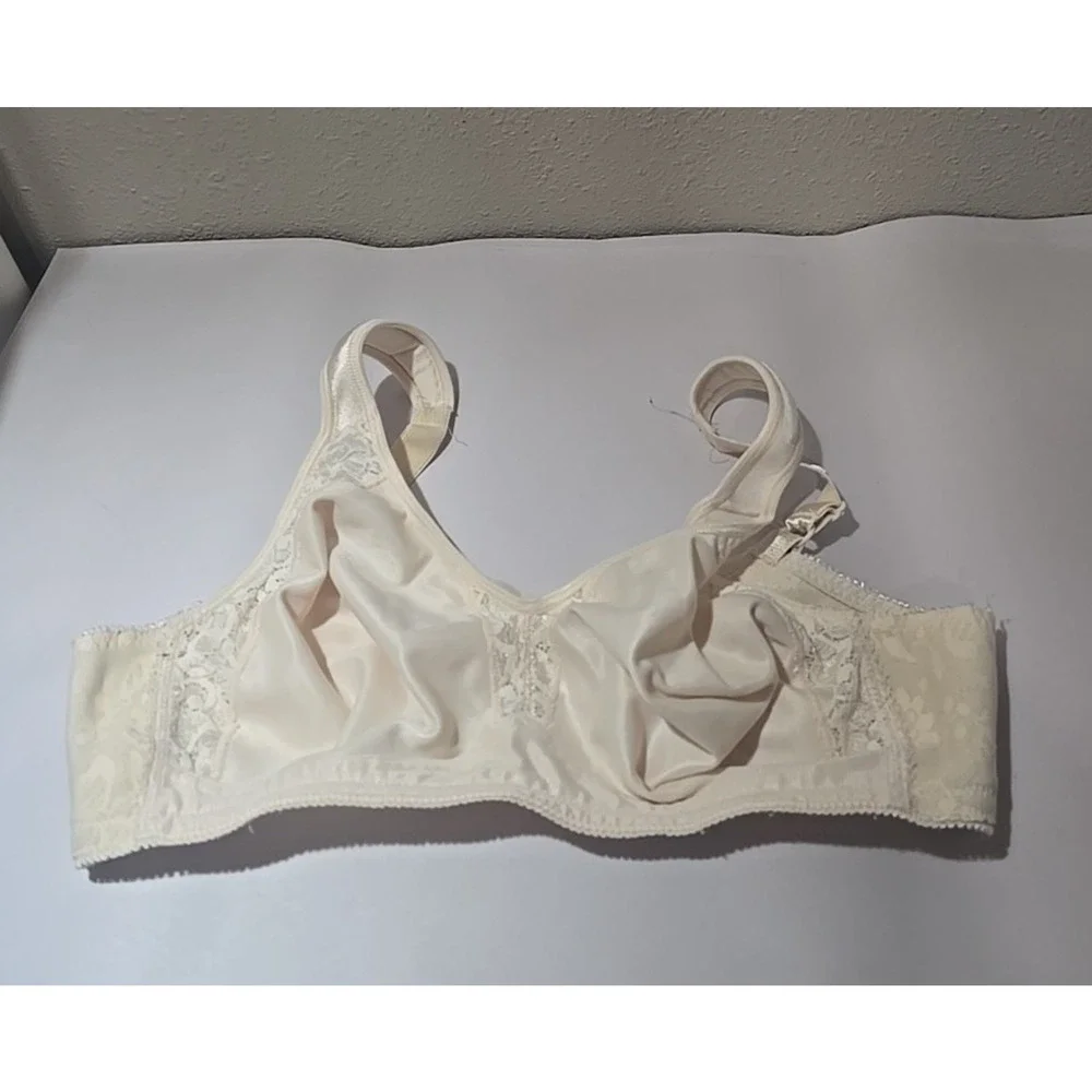Playtex 18 Hour Light Beige All-Around Smoothing Wire Free T-Shirt Bra‎ Size 38B